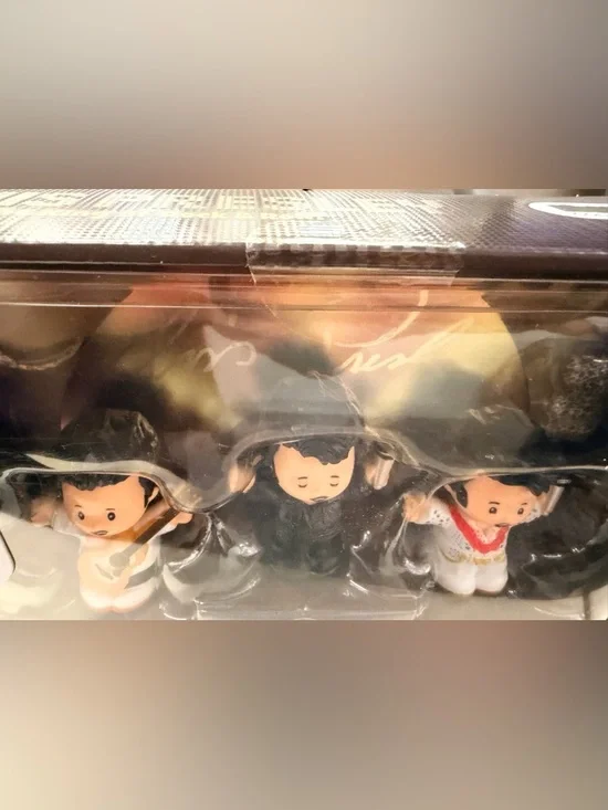 Fisher-Price Little People Elvis Presley Three-Figure Set - Picture 4 of 9